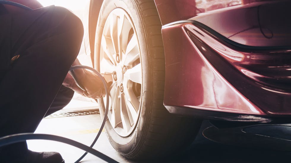Pourquoi faut-il gonfler vos pneus à l’azote ?